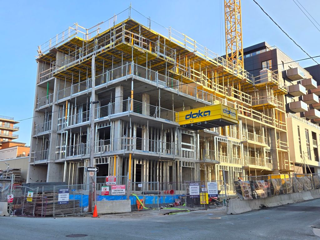 Admiral’s Corner Apartments