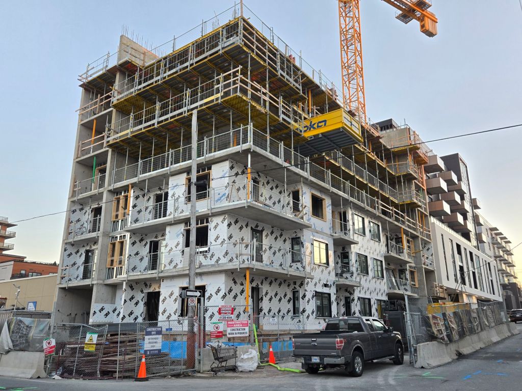 Admiral’s Corner Apartments