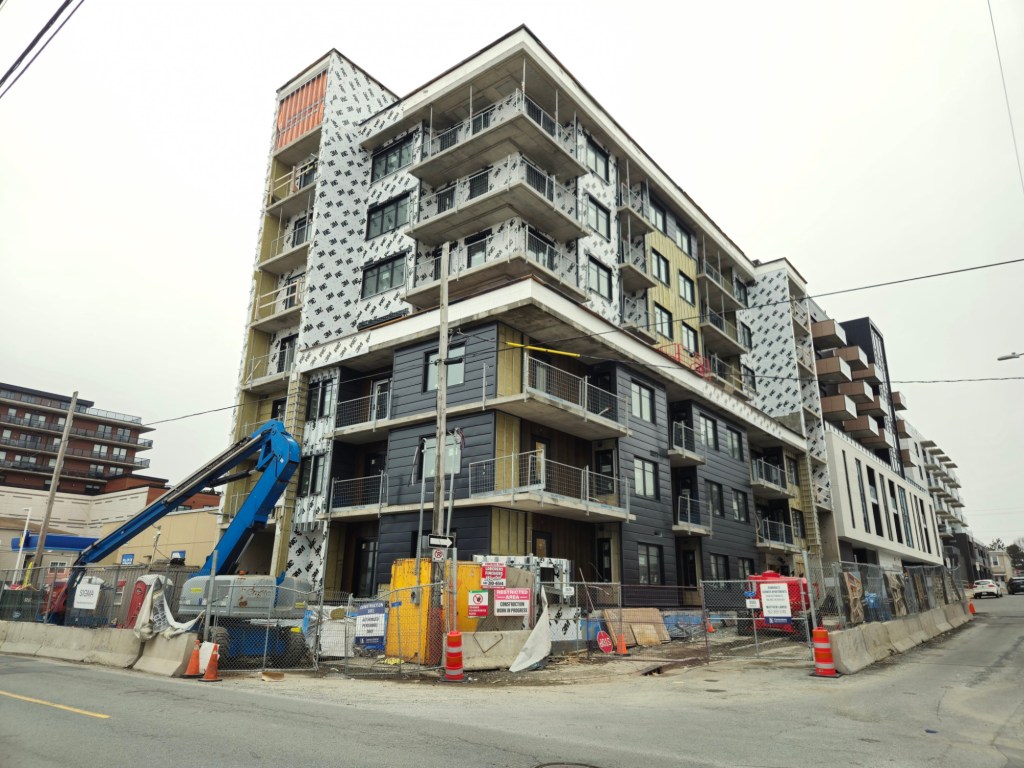 Admiral’s Corner Apartments