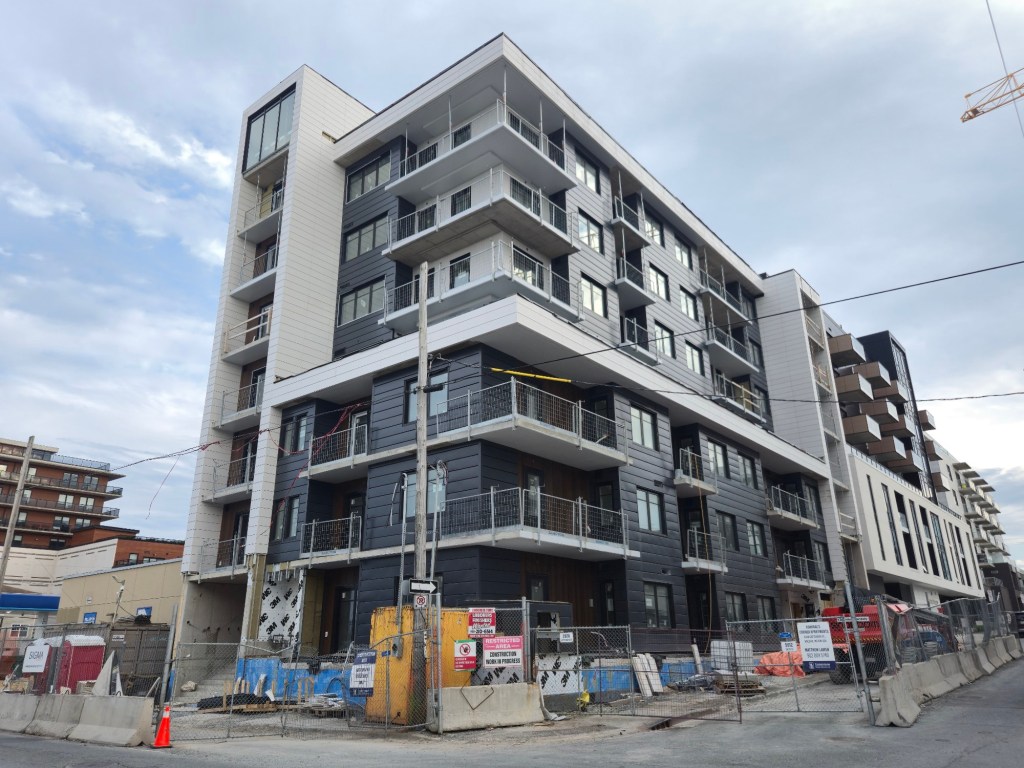 Admiral’s Corner Apartments